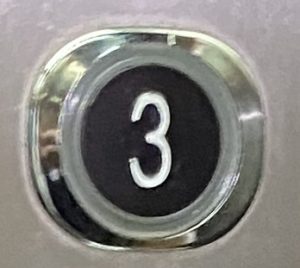 Кнопка поста приказа "3" F6-LENS черная с металлическим ободком (красная подсветка), Wittur