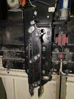 otvodka-hydra-plus-levaya-bez-zamka-kabiny-smeshh.jpeg Отводка Hydra Plus, ЛЕВАЯ, без замка кабины, смещение 0-100мм NH=450мм, МОТОР ECO, WITTUR