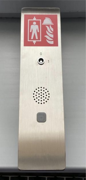 panel-etazhnaya-s-klyuchevinoj-i-peregov.jpg Панель этажная с ключевиной и переговорным устройством для ППП