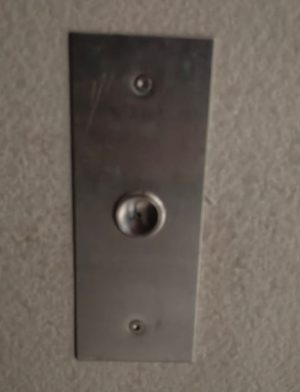 post-vyzyvnoj-75h200mm-krasnyj-tochechnaya-p.jpg Пост вызывной 75х200мм красный точечная подсветка, Otis